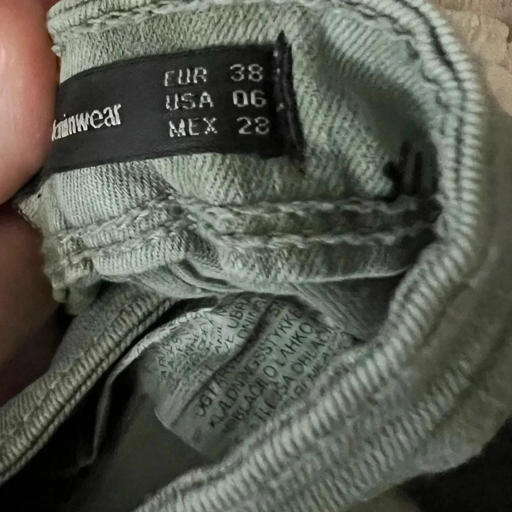 Zara Trafaluc Embrace Denim distressed skinny jeans Women’s size 6 - Picture 13 of 16